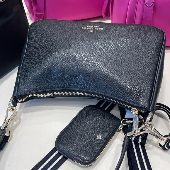 Kate Spade Rosie Shoulder Bag With Tech Attachment AirPod
Black
NWT - Picture 10 of 16